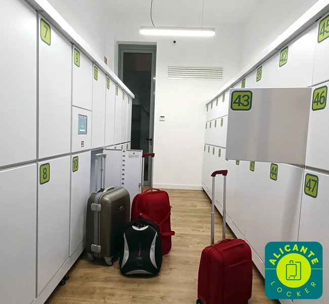 servicio de consigna de equipaje especializado en taquillas de maletas XL en Alicante