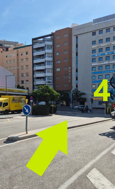 When you leave the station, you will find a pedestrian crossing to cross Avenida Salamanca